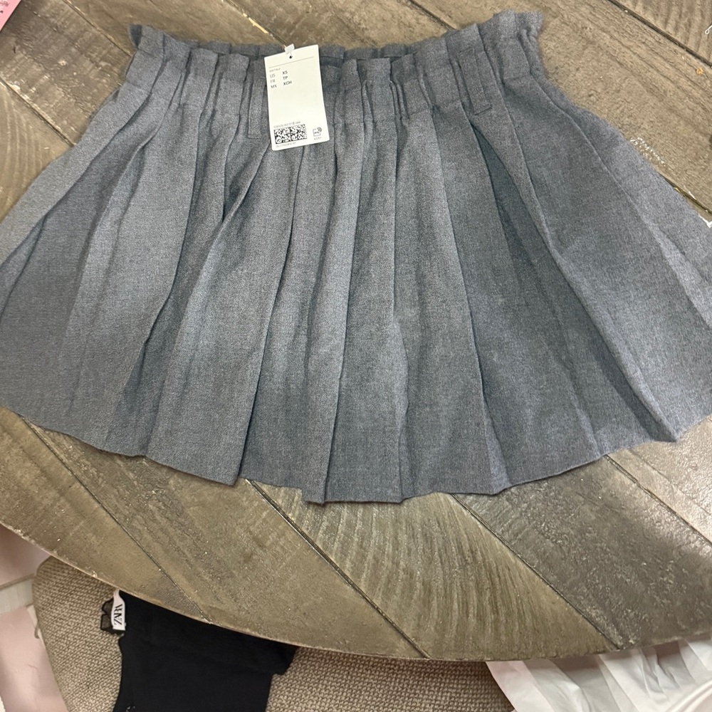 H&M Grey Pleated Skirt
